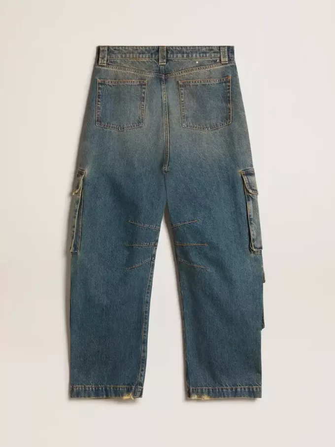 Blauwe jeans met een distressed afwerking
