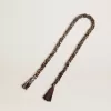Bordeauxrode gevlochten stoffen bedel met messing ketting
