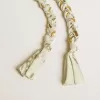 Boterblanke gevlochten stoffen bedeltje met messing ketting