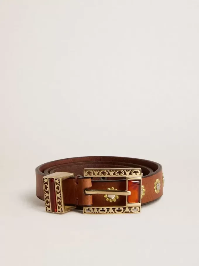 Bruine leren riem met gouden bloemvormige studs en amberkleurige inzetstukken