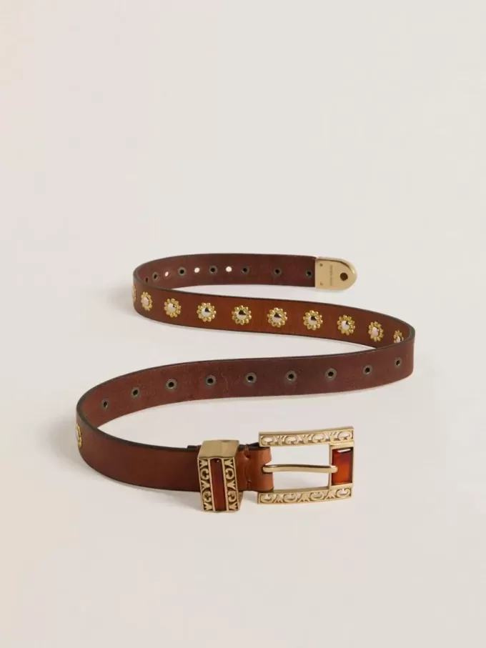 Bruine leren riem met gouden bloemvormige studs en amberkleurige inzetstukken