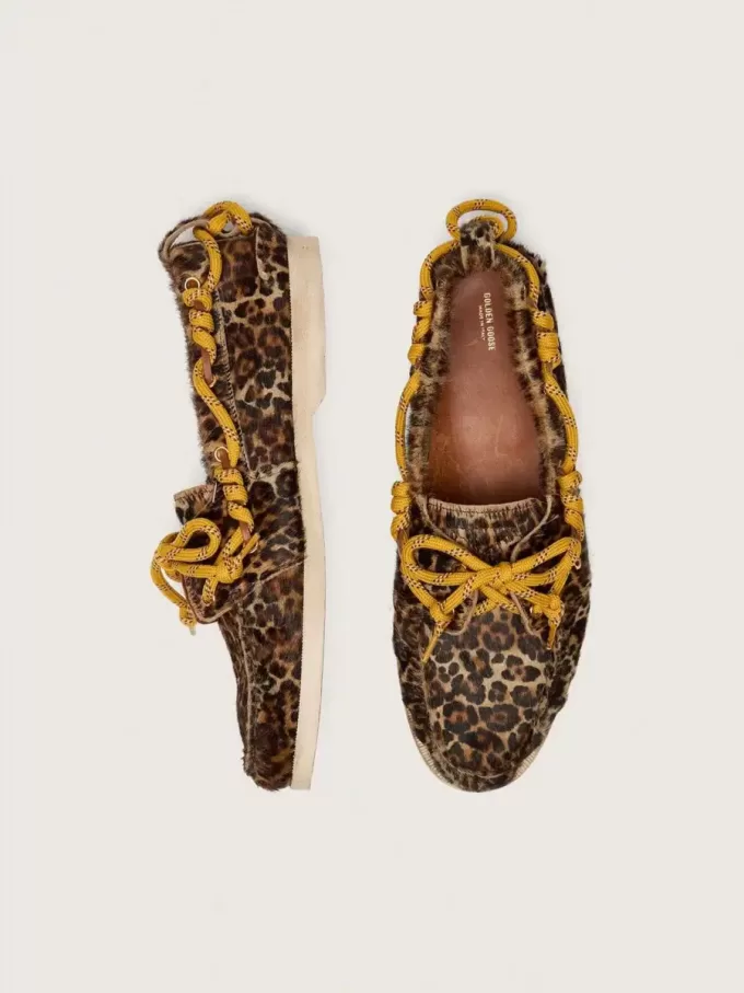 Cruise-loafer voor dames van ponyhuid met luipaardprint en gele wandelschoenveters