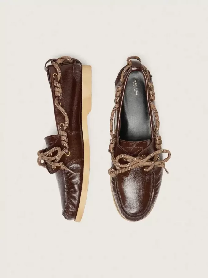 Cruise-loafers voor dames van glanzend donkerbruin leer met duifgrijze wandelveters