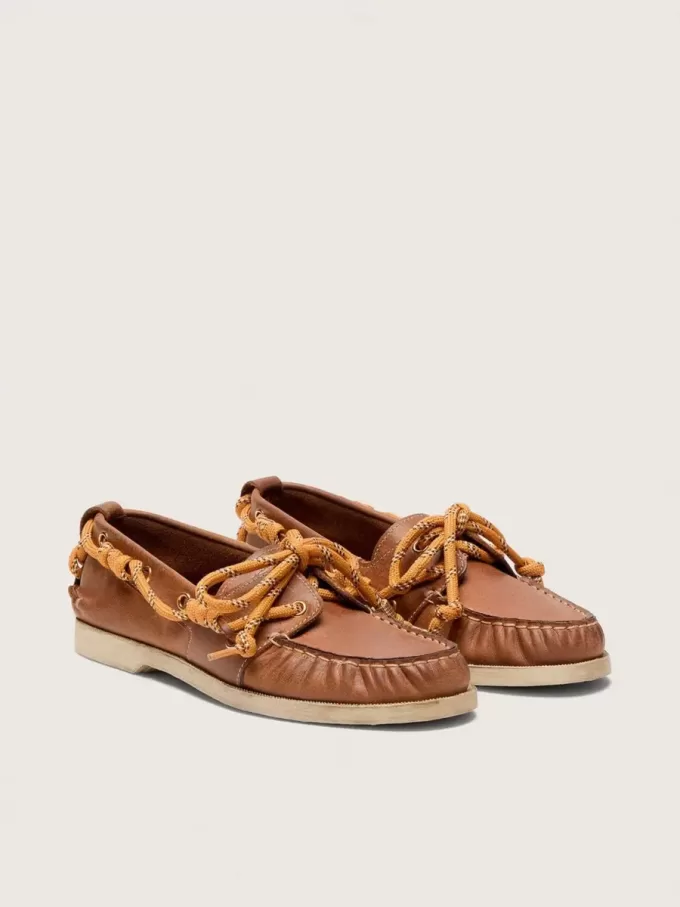 Cruise-loafers voor dames van tabakskleurig leer met oranje wandelschoenveters