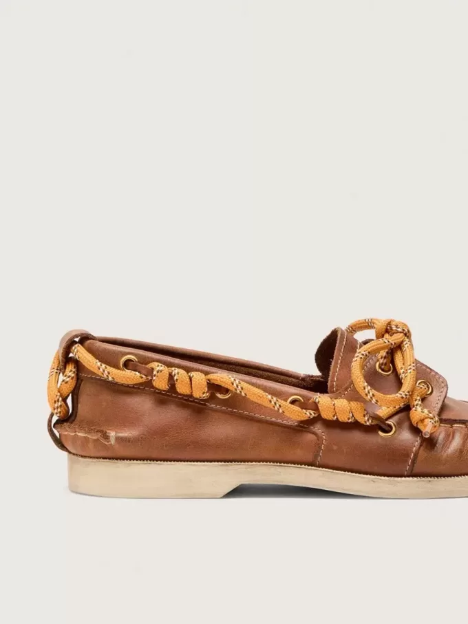 Cruise-loafers voor dames van tabakskleurig leer met oranje wandelschoenveters