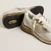 Dad-Star voor dames in mesh en wit suède met gouden folie ster
