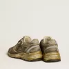 Dad-Star voor heren van suède en nylon met kaki leren ster en hielstuk