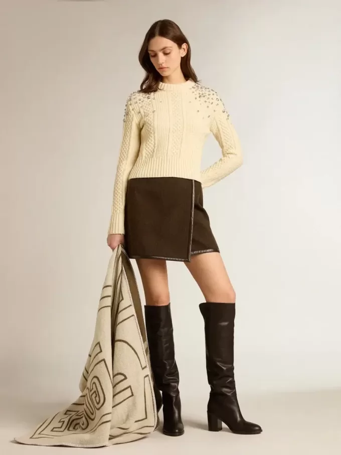 Dames cropped sweater in verwassen wit met decoratieve kristallen