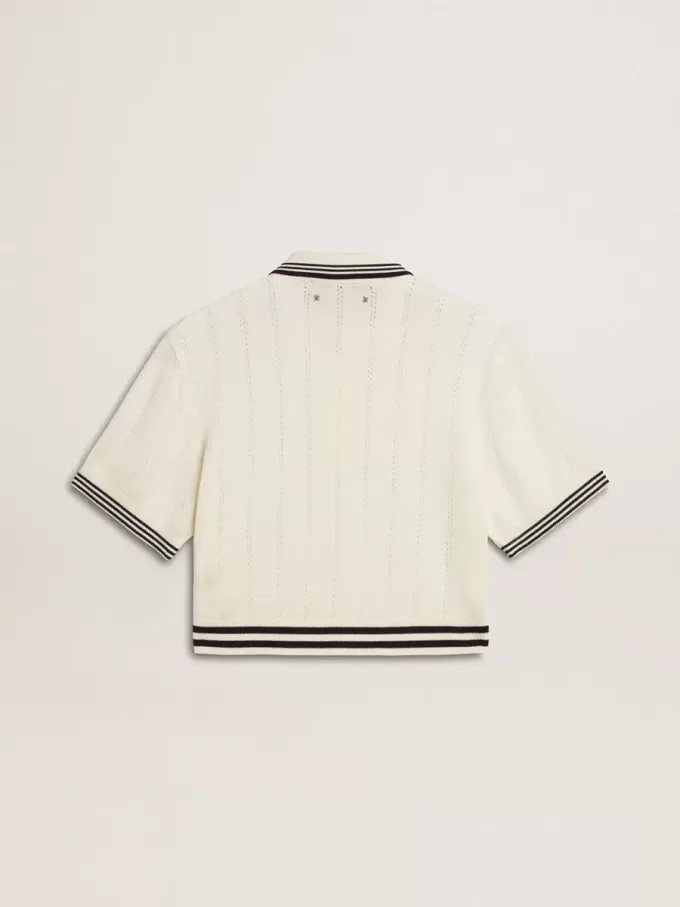 Dames polo shirt in cropped model van versleten wit katoen met blauwe ribboorden