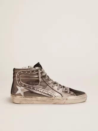 Dames-slides met zilverkleurig gelamineerd leren bovenwerk en studs