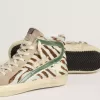 Dames-slip-on van ponyhuid met zebraprint en groene gelamineerde leren details