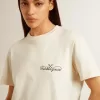 Dames-T-shirt in oudwit met logo op de borst