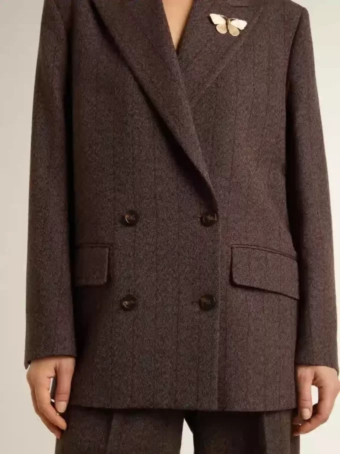 Damesblazer met dubbele knoopsluiting van donkerbruine wol met dun streepmotief