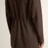 Damesblazer met dubbele knoopsluiting van donkerbruine wol met dun streepmotief