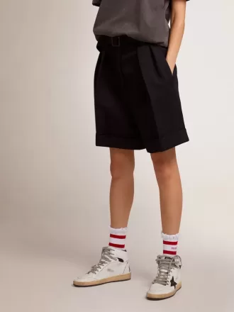 Damesbroek in zwarte wollen gabardine met tailleband