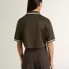 Damescropped polo van militairgroen jersey met borduursel