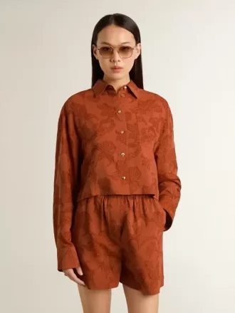 Dameshemd in baksteenrood jacquard met wijde mouwen