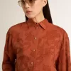 Dameshemd in baksteenrood jacquard met wijde mouwen