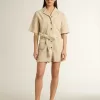 Damesromper in beige denim met riem en gerafelde zoom