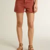 Damesshort in baksteenrode denim met Golden Mediterraneo-borduursel