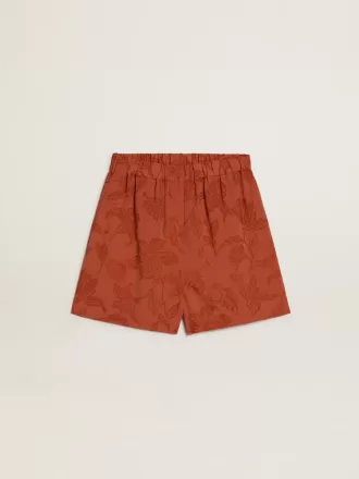 Damesshort in baksteenrood jacquard met maritiem bloemenpatroon