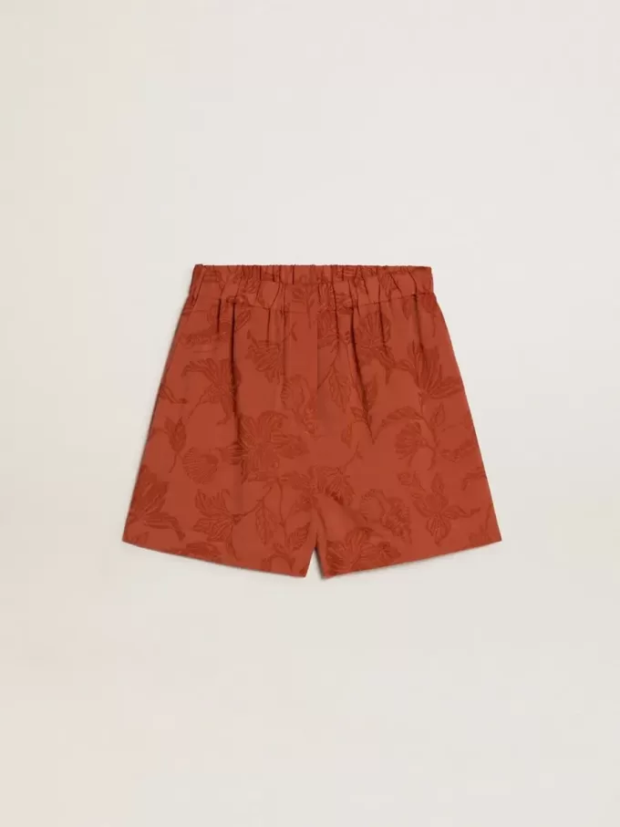 Damesshort in baksteenrood jacquard met maritiem bloemenpatroon