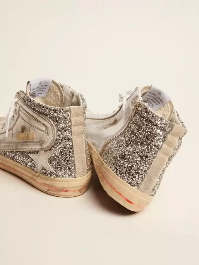 Damesslippers met gelamineerd leren bovenwerk en zilveren glitter