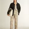 Damesvest met bloemenprint en borduursels