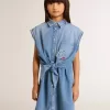Denim jurkje voor meisjes met knoop aan de voorkant en borduursels