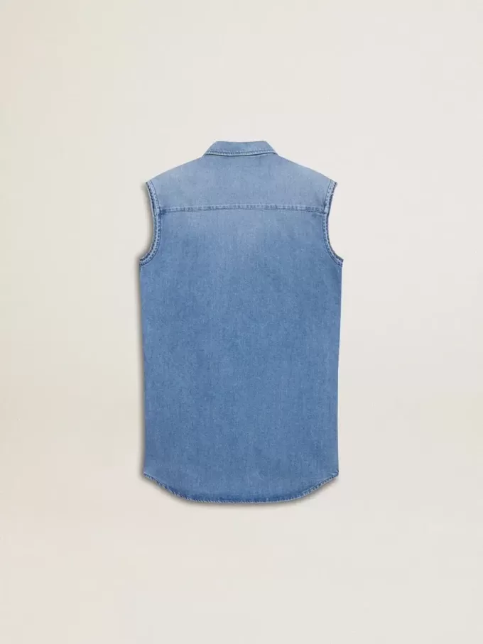 Denim jurkje voor meisjes met knoop aan de voorkant en borduursels