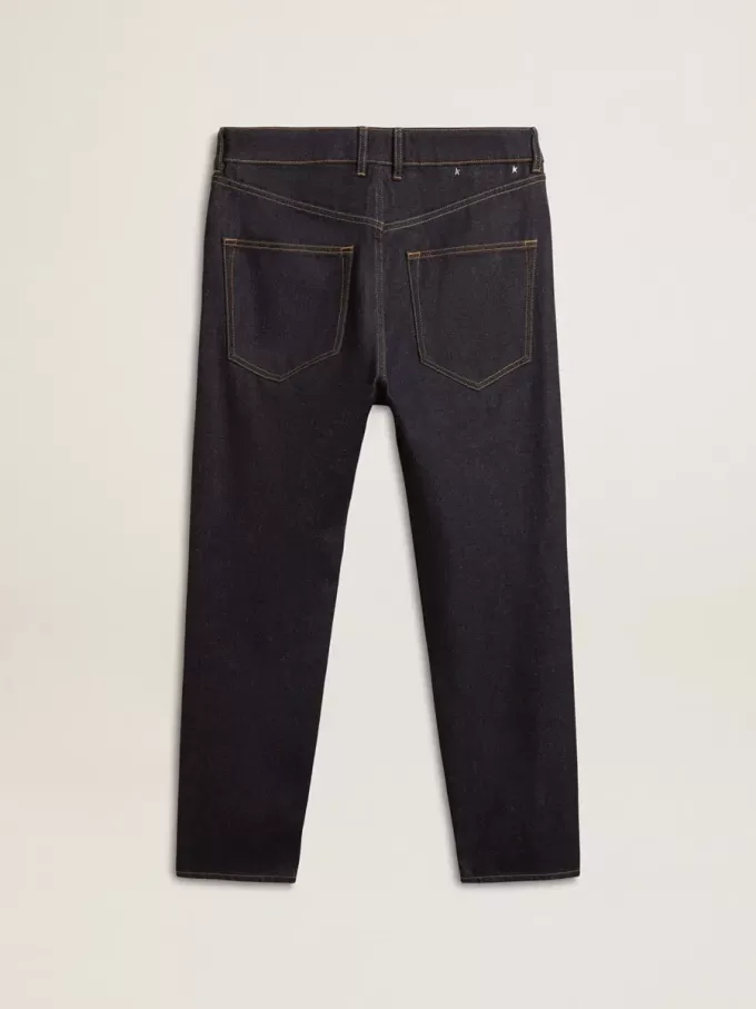 Donkerblauwe herenjeans van één keer gewassen denim