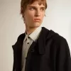Donkerblauwe wollen duffelcoat met capuchon en knopen