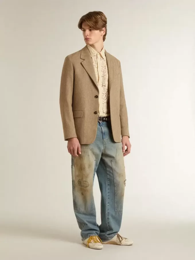 Enkelrijige blazer voor heren in een zandkleurige linnenmix met chevronpatroon.