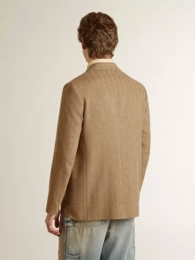 Enkelrijige blazer voor heren in een zandkleurige linnenmix met chevronpatroon.
