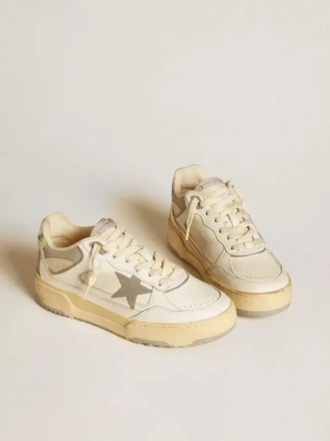 Forty2 voor dames met grijze ster en witte leren hiellip