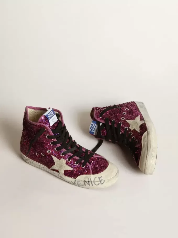 Francy sneakers met pailletten en handgeschreven letters op de buitenzool