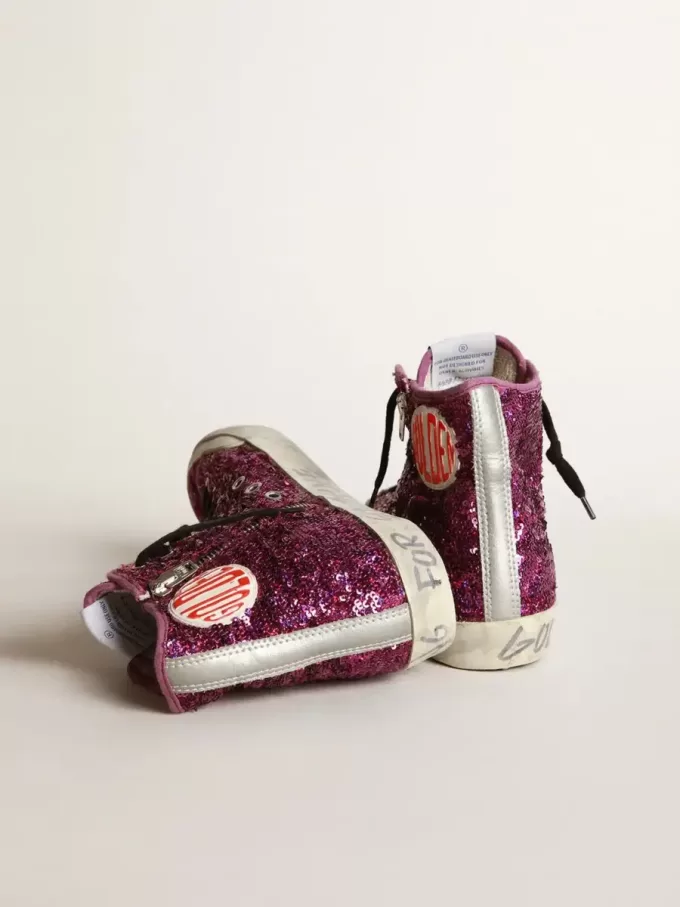 Francy sneakers met pailletten en handgeschreven letters op de buitenzool