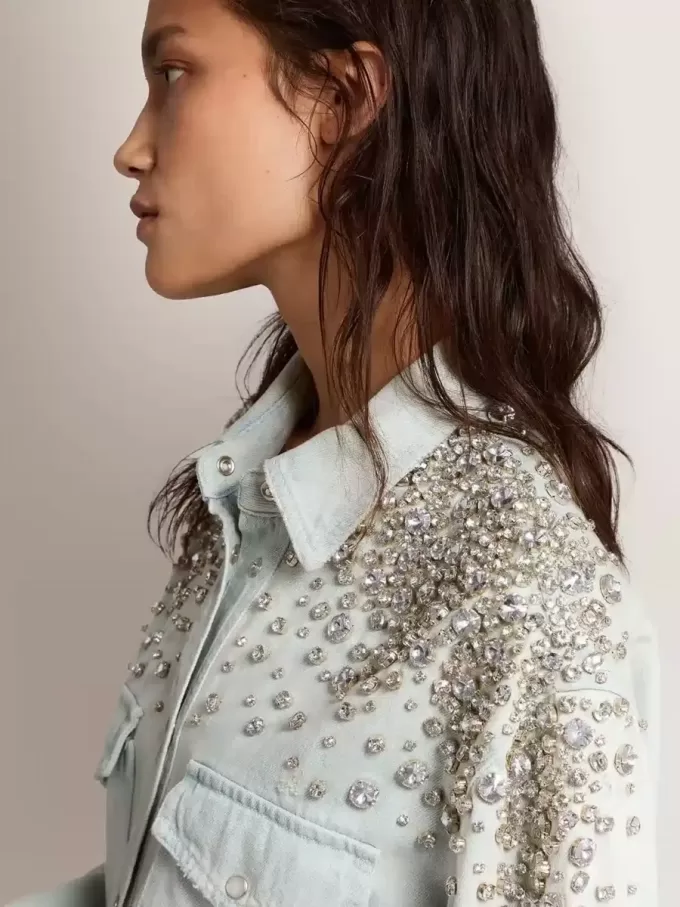 Gebleekte boyfriend-shirt voor dames met cabochon-kristallen