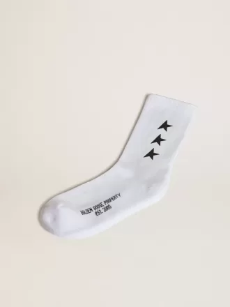 Gedragen witte sokken met contrasterende zwarte sterren