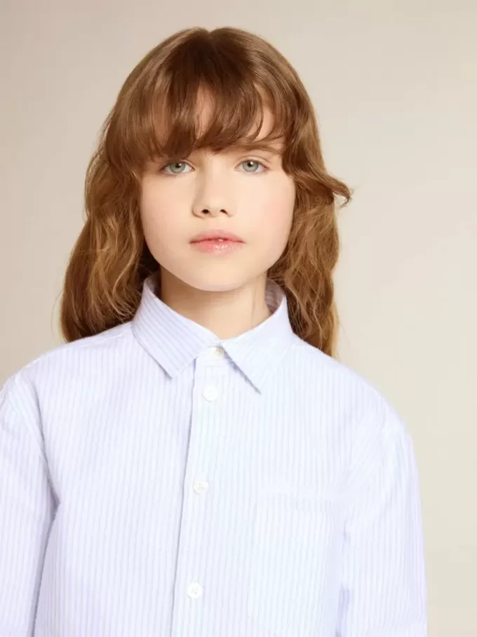 Gestreepte blouse voor meisjes met geborduurde letters op de zak