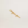 Goudkleurige messing bedel met Golden Goose-signatuur