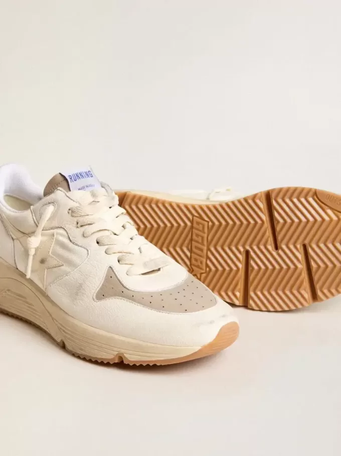 Heren Running Sole van nappaleer met beige leren ster en rode hiellip.