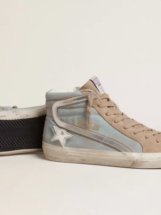 Heren Slide in lichtblauw canvas met zilverkleurige metallic leren details