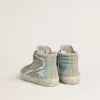 Heren Slide in lichtblauw canvas met zilverkleurige metallic leren details