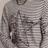 Heren-T-shirt met witte en blauwe strepen en borduursel op de voorkant