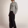 Heren-T-shirt met witte en blauwe strepen en borduursel op de voorkant