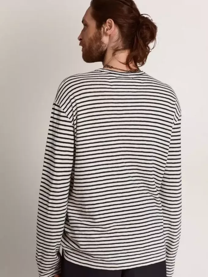 Heren-T-shirt met witte en blauwe strepen en borduursel op de voorkant