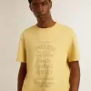 Heren T-shirt van katoen in lichtgeel met vervaagde letters