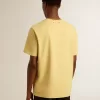 Heren T-shirt van katoen in lichtgeel met vervaagde letters