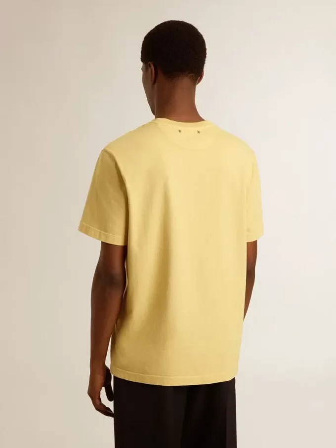 Heren T-shirt van katoen in lichtgeel met vervaagde letters